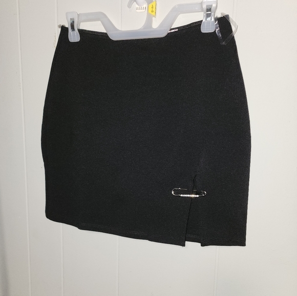 NWT Dolls Kill Sexy Classy Black Skirt , With Blinged Put Safety Pin 🧷 - Picture 4 of 9